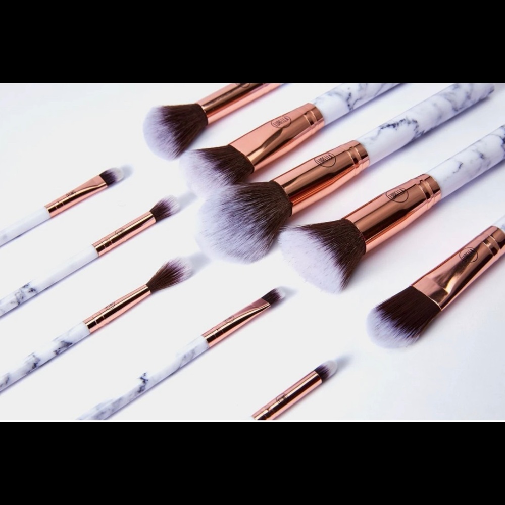 Makeup brush